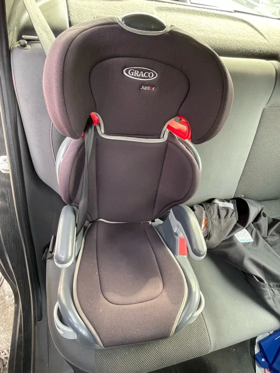 Cadeira de posicionamento de cinto da marca Graco, modelo Graco Junior Maxi midnight black - Foto 3