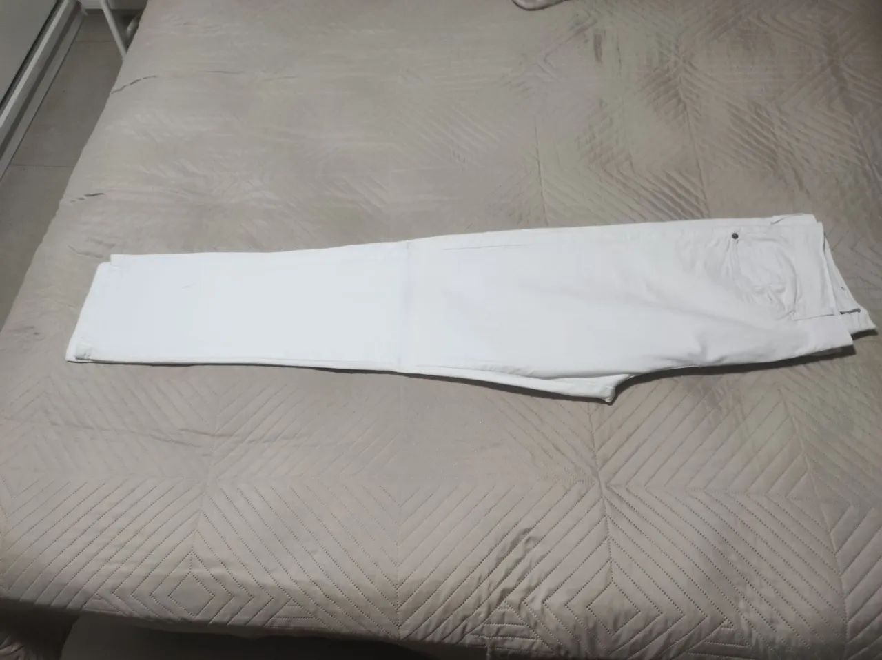 Calça em sarja com elastano n 44 branca