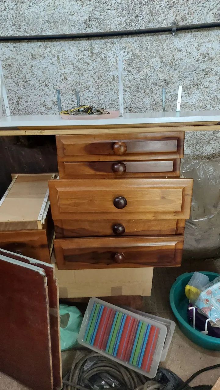 Rack de madeira maciça em perfeito estado - Foto 4