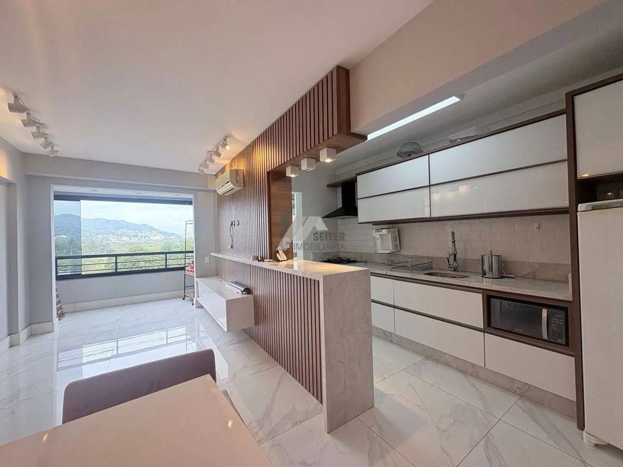 Apartamento de 2 dormitorios mobiliado a venda Itacorubi