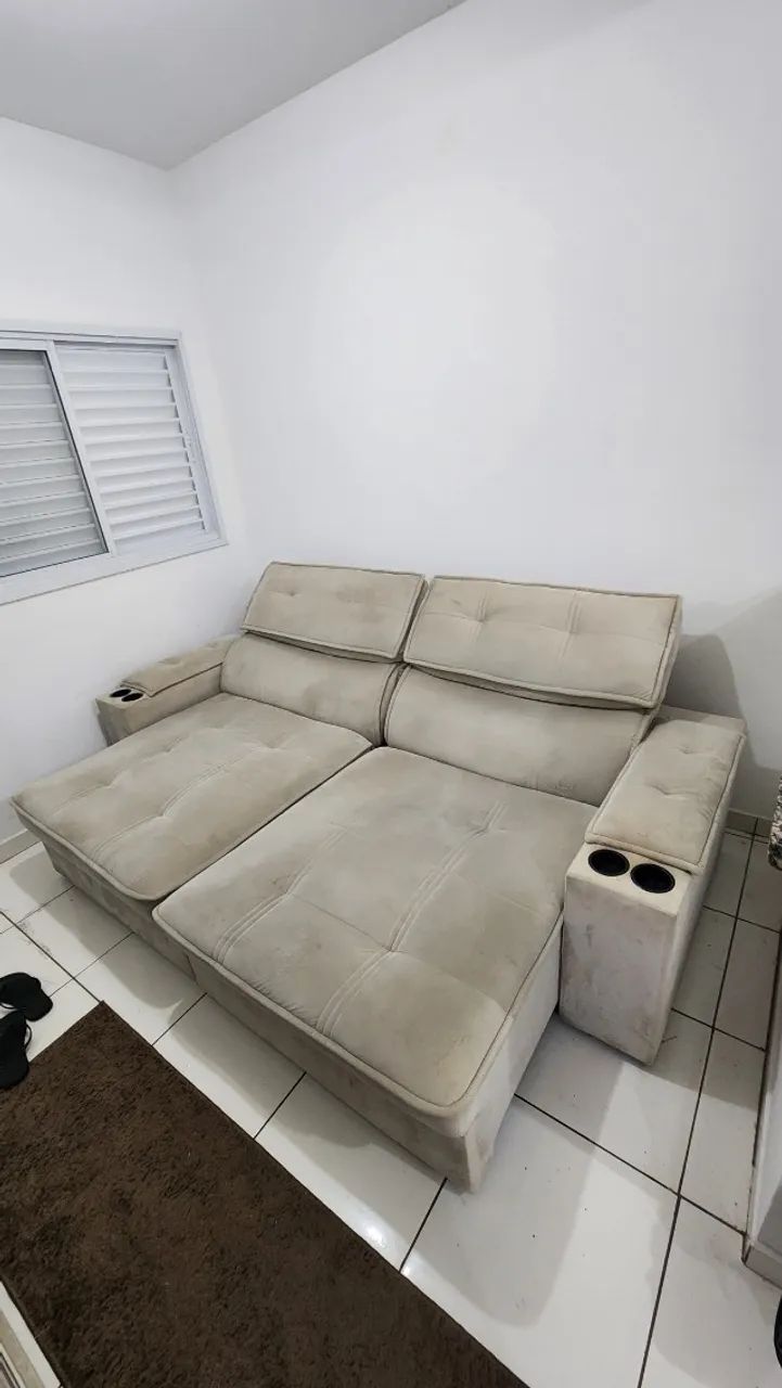 Sofá retrátil e reclinável
