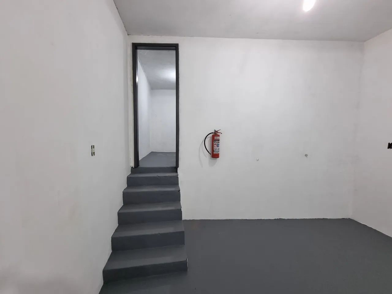 alugo loja toda reformada contato *