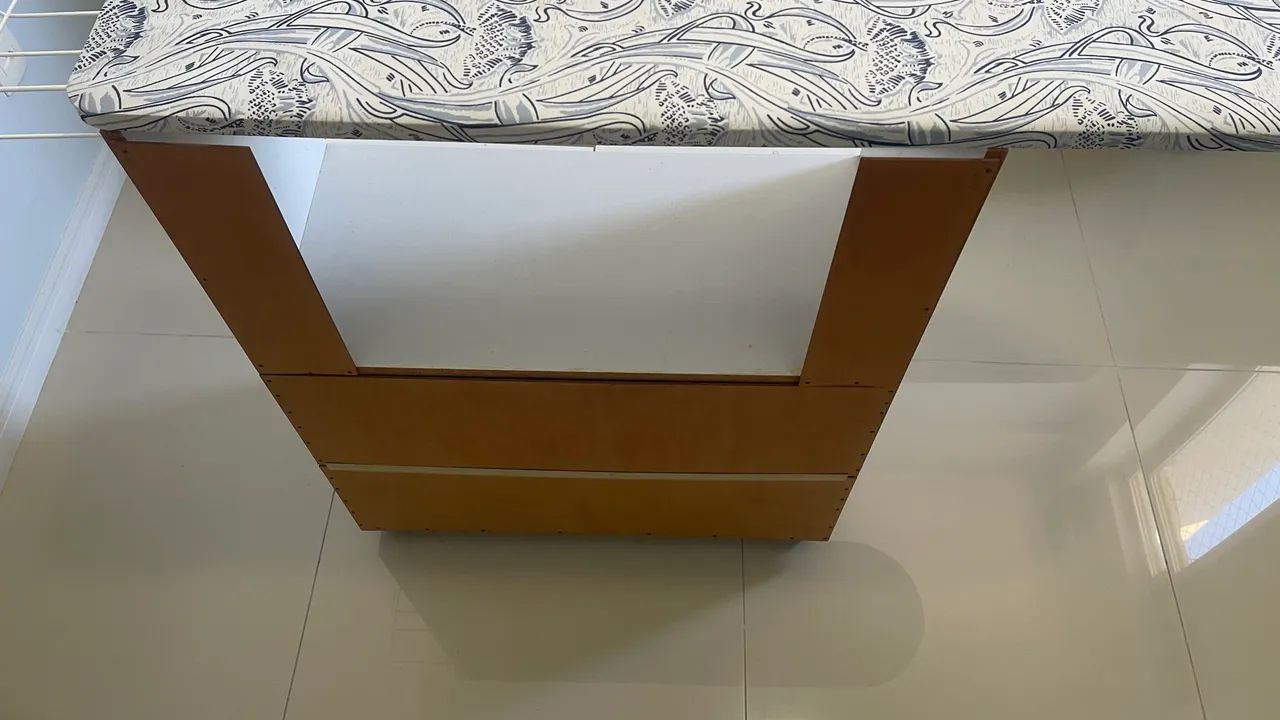 Tábua de passar roupa com armário - Foto 4