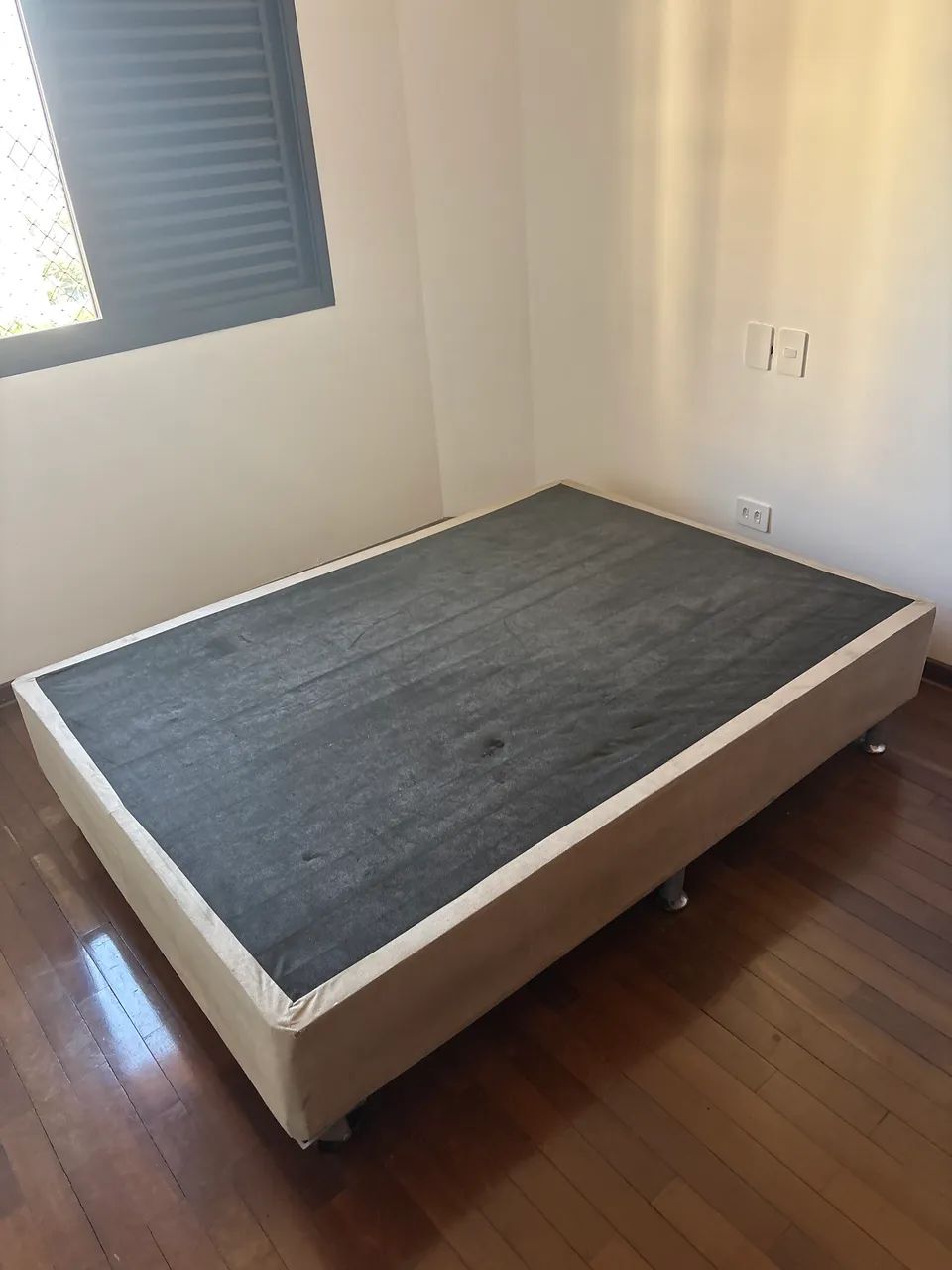 Base/box casal