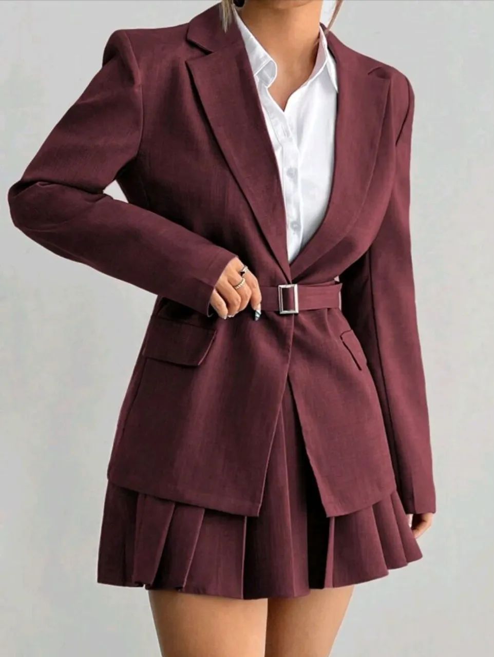 Conjunto de blazer e saia plissada (Valor negociável) - Foto 3