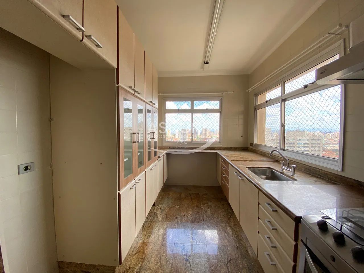 Apartamento à venda no Edifício Cisne Branco, Higienópolis, Piracicaba.