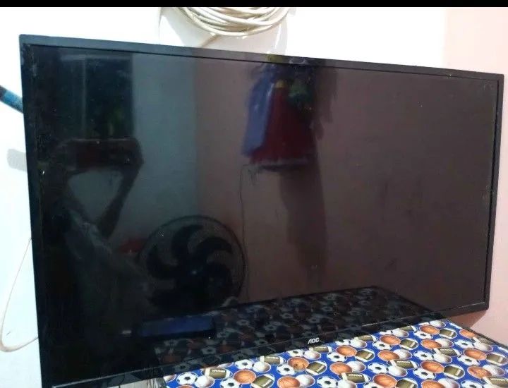 Vendo tv AOC 43 ( com defeito )