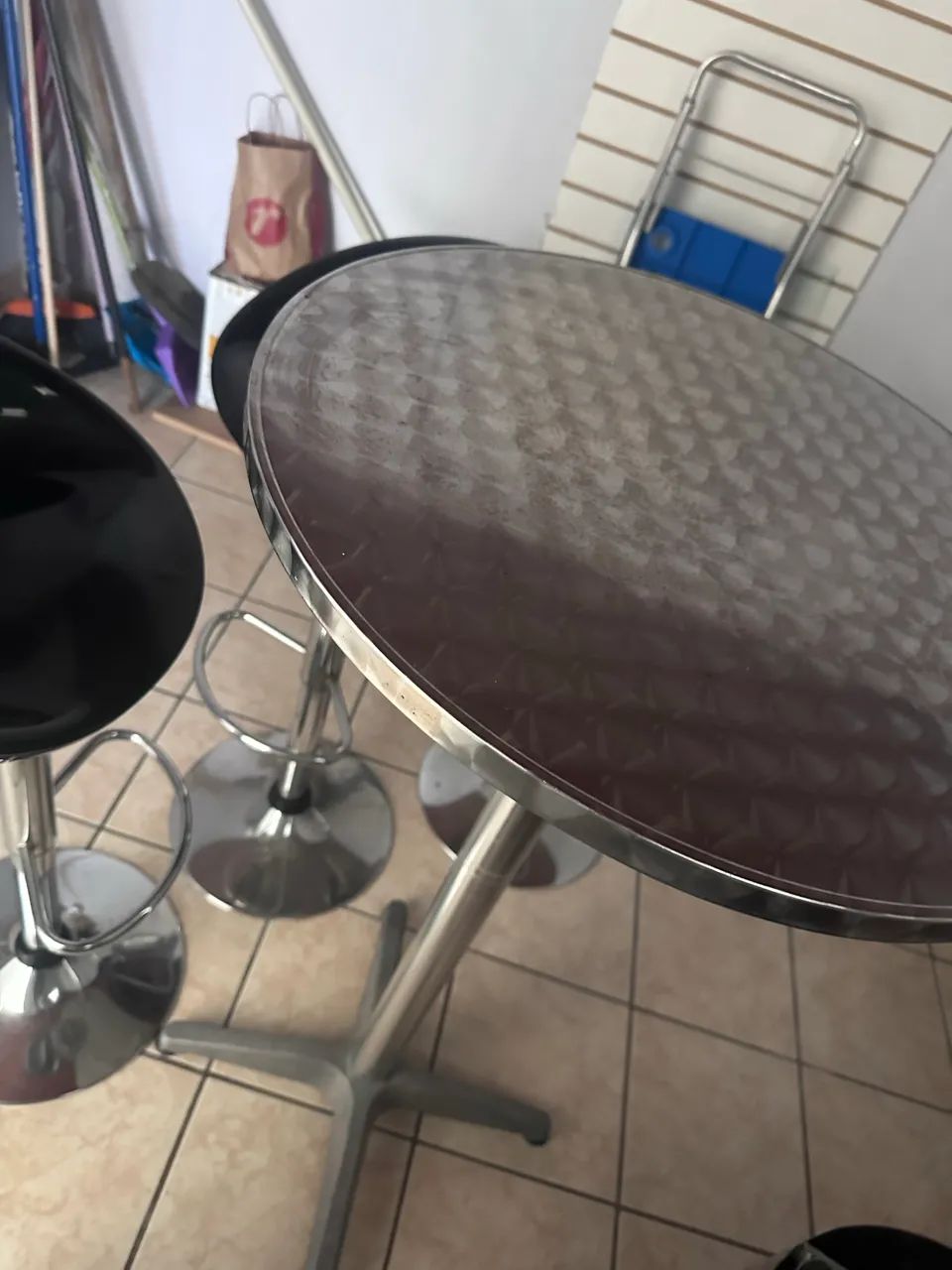 Mesa e banquetas - Foto 4