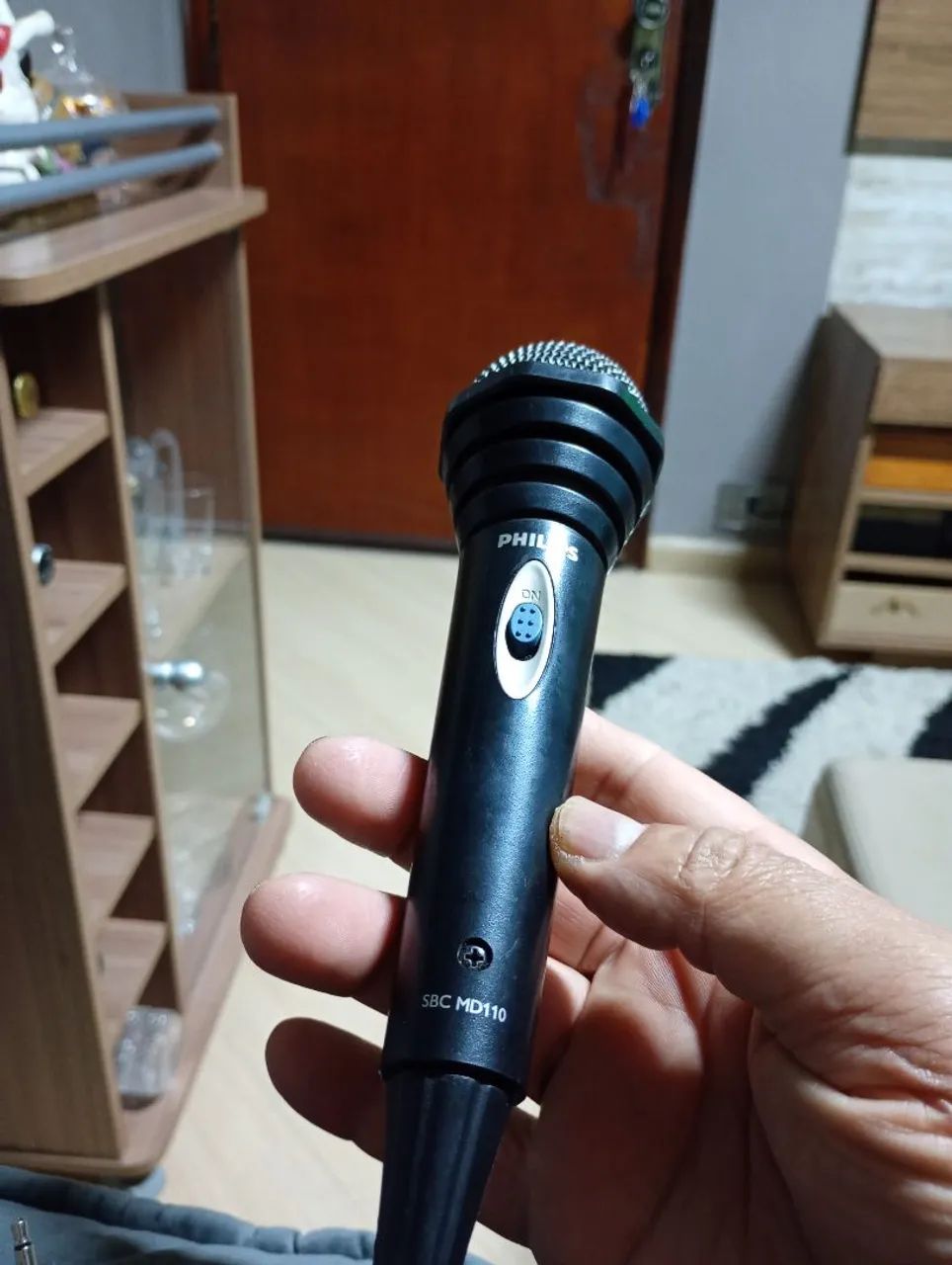 Microfone Philips com fio  outro profissional CSMC 150 