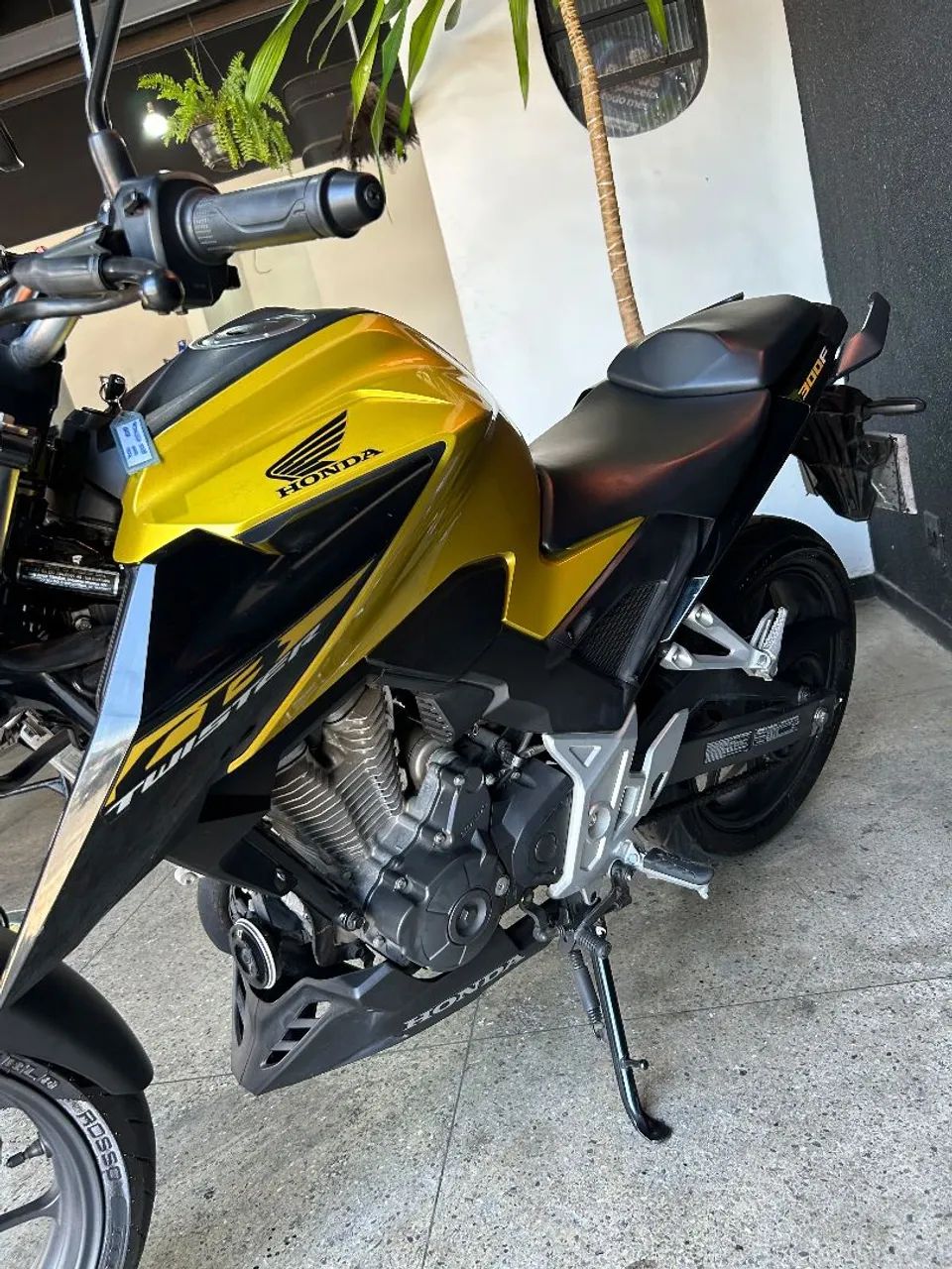 CB TWISTER 300F  - Foto 4