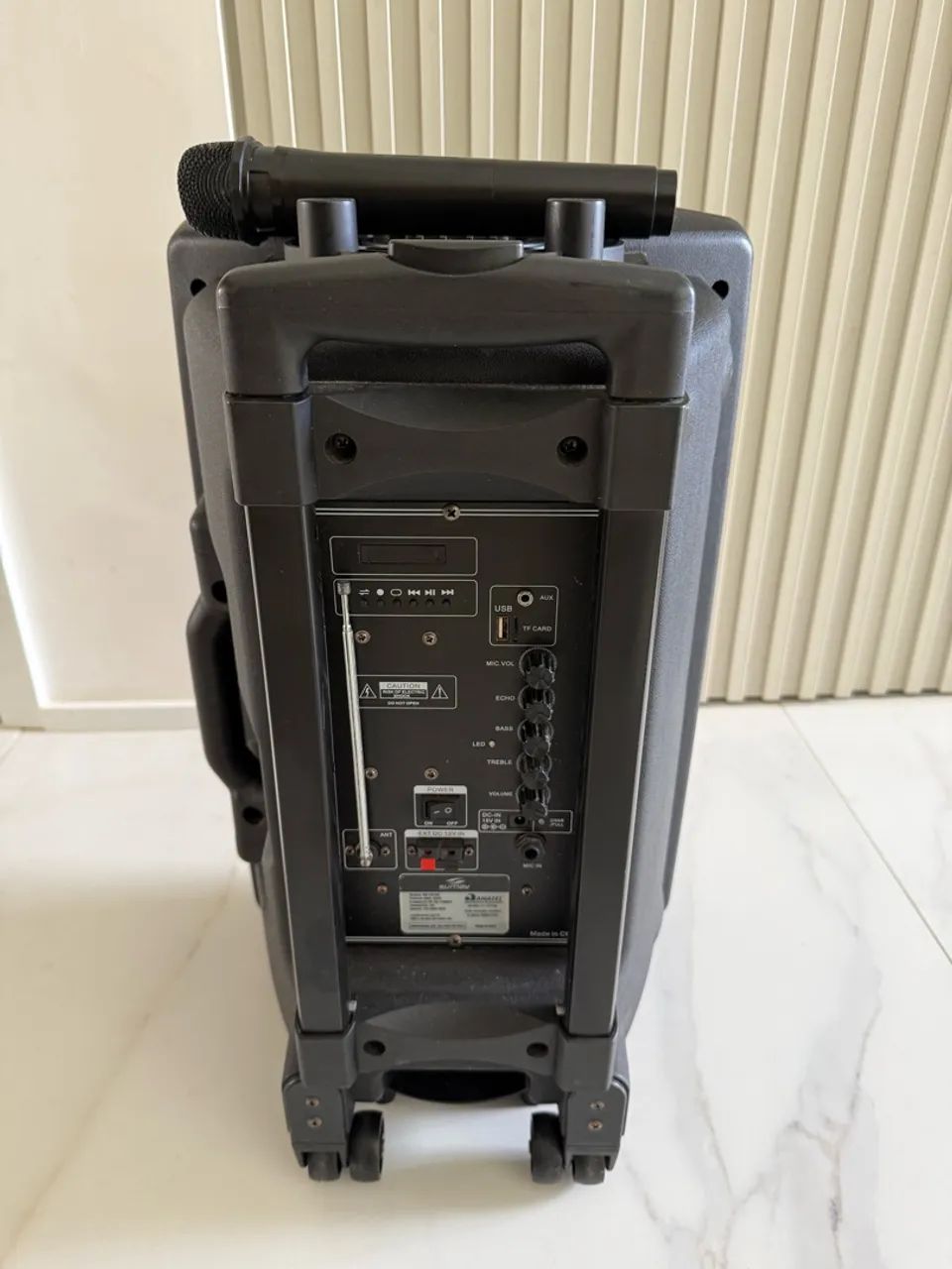 Caixa de Som Amplificada Sumay + Microfone sem Fio - R$ 350