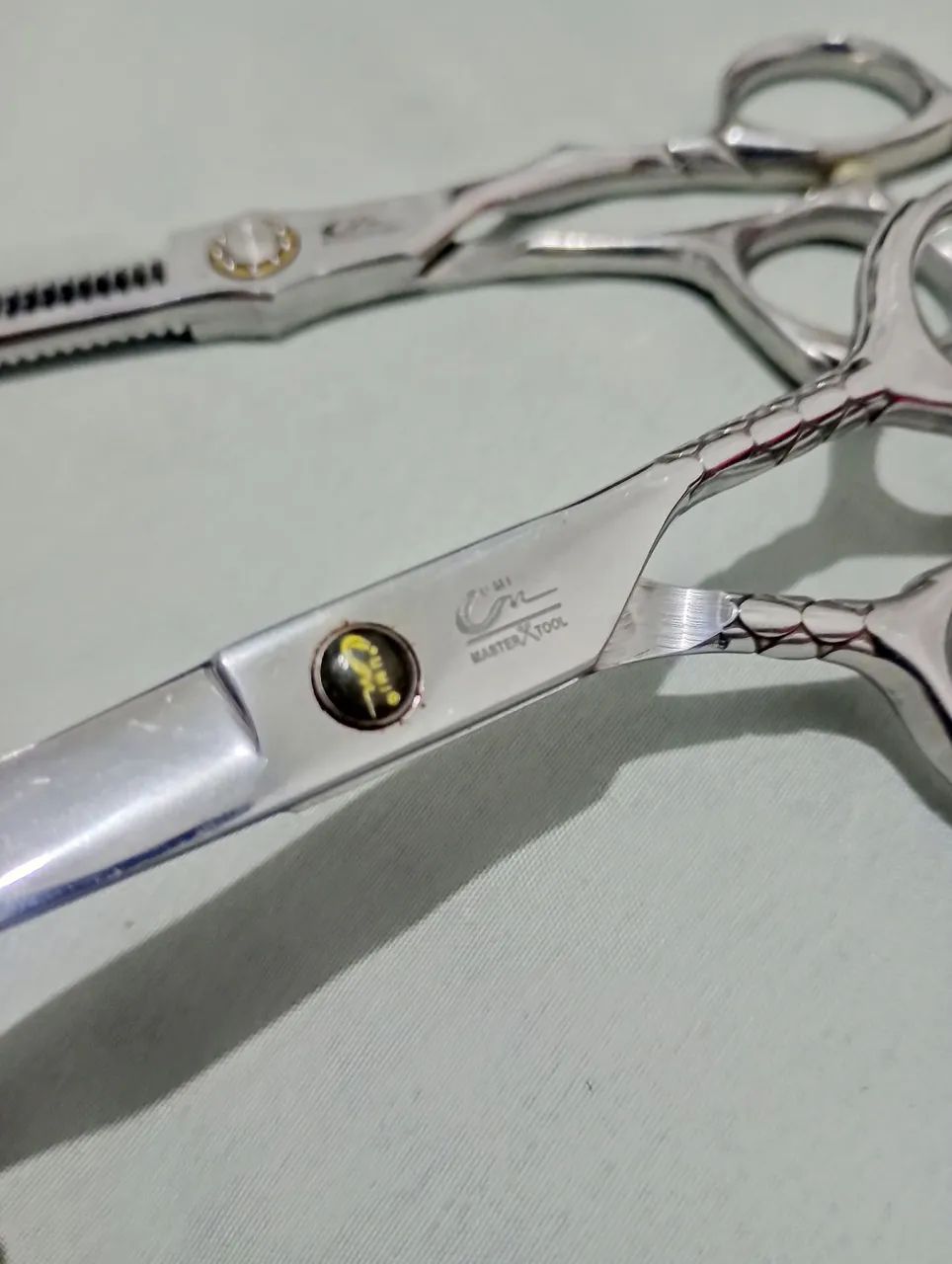 Tesouras profissionais de cortar cabelo umi master tool - Foto 3