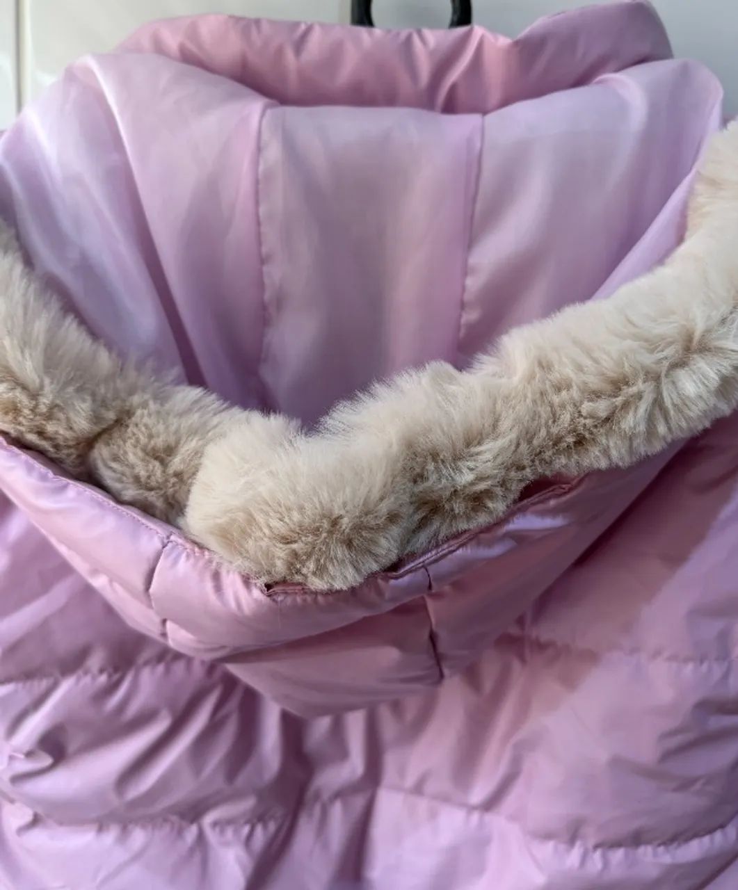 Parka infantil rosa com gorro de pelo - Foto 3