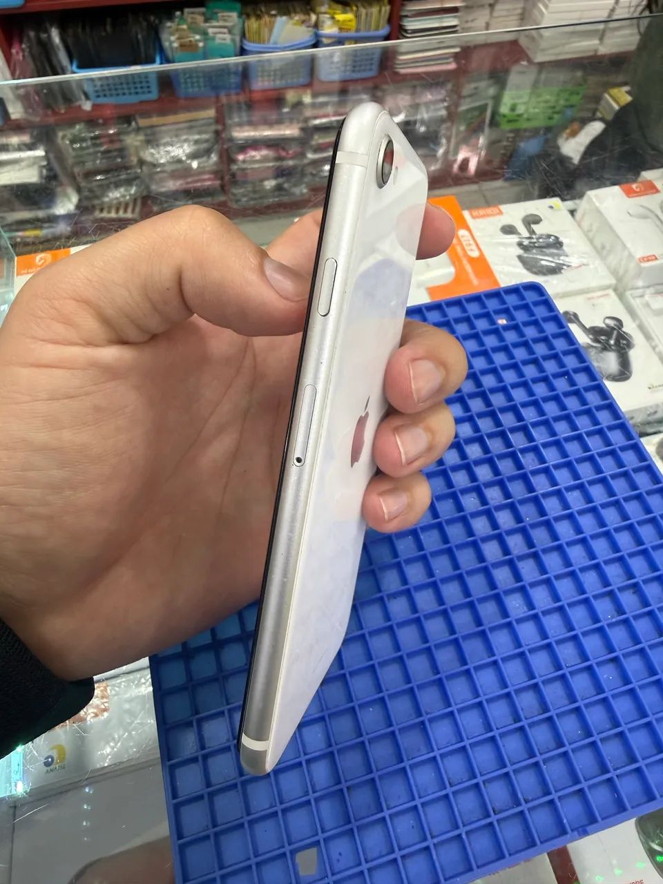 iPhone SE 64GB Branco - Impecável com Caixa (Até 2x sem Juros!) - Foto 2