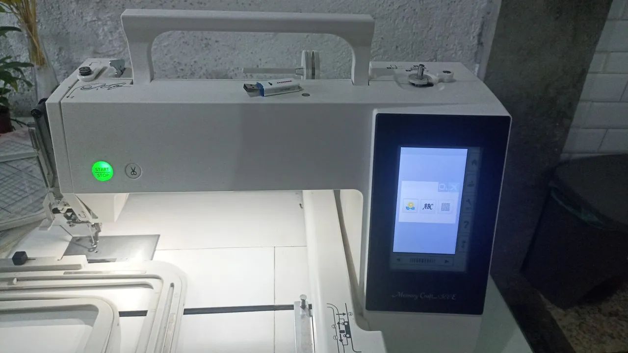 Máquina de bordado Janome  - Foto 2