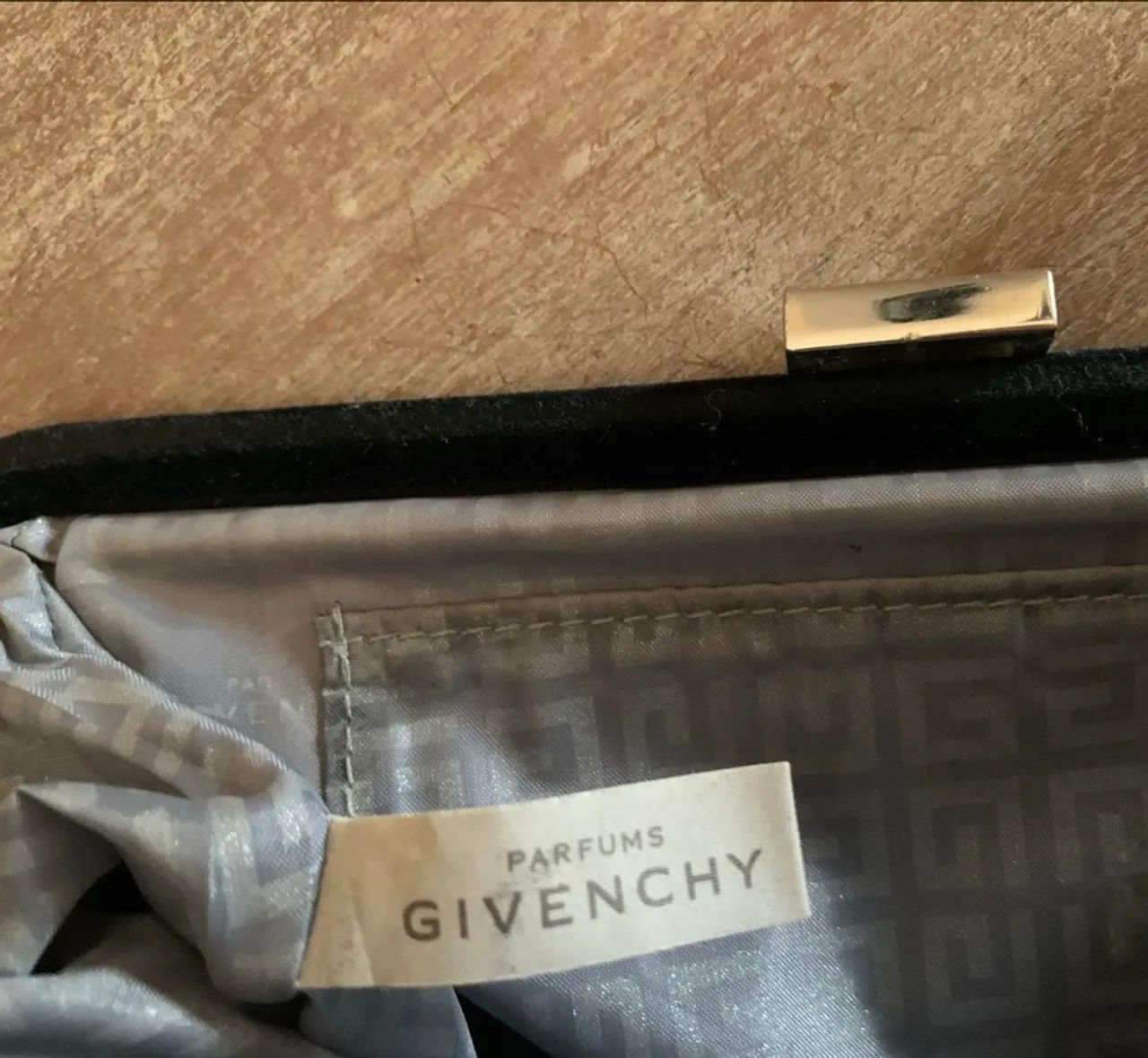 Givenchy -usei como clutch- em veludo alemão preto - necessaire   - Foto 5