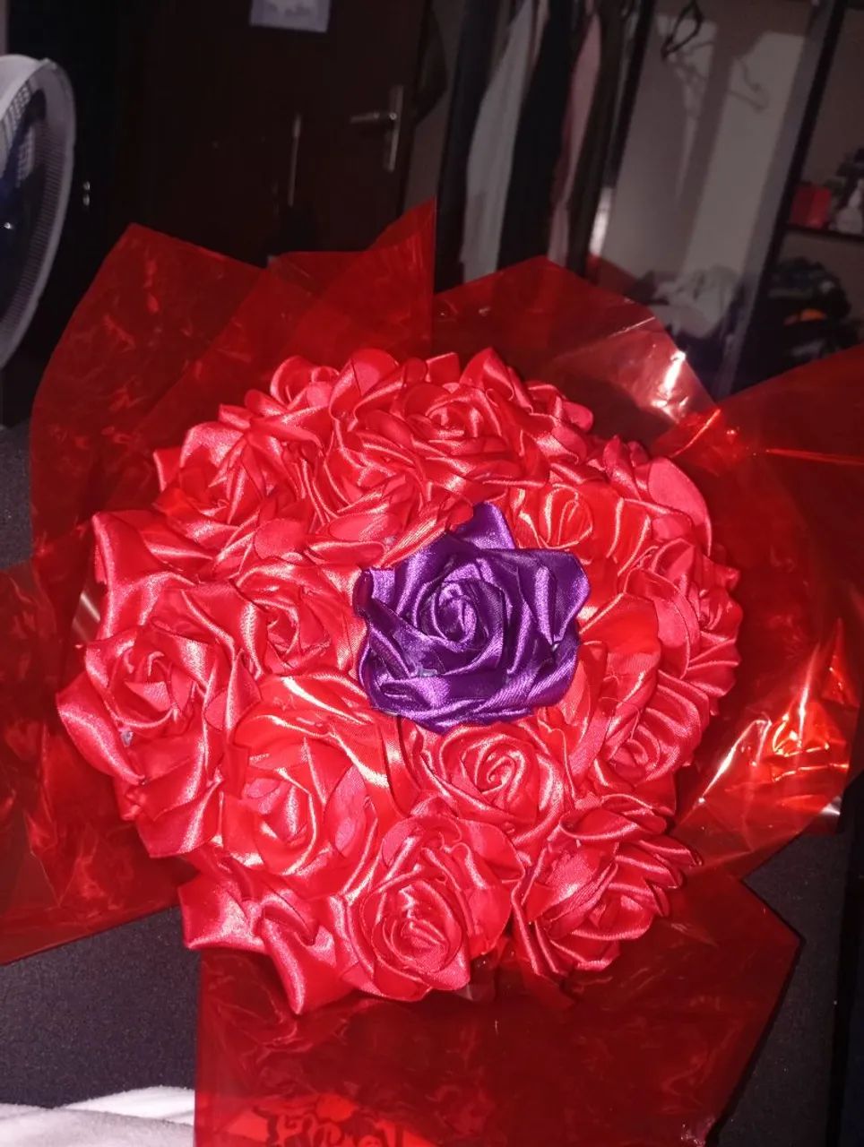 Fa ça buquê e rosas de cetim  - Foto 2