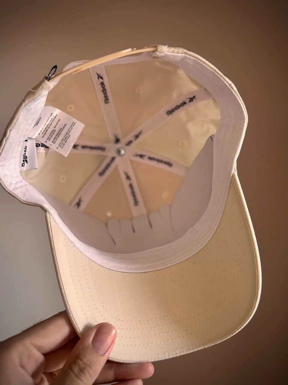 Boné Reebok Bege - Original e Novo - Foto 3
