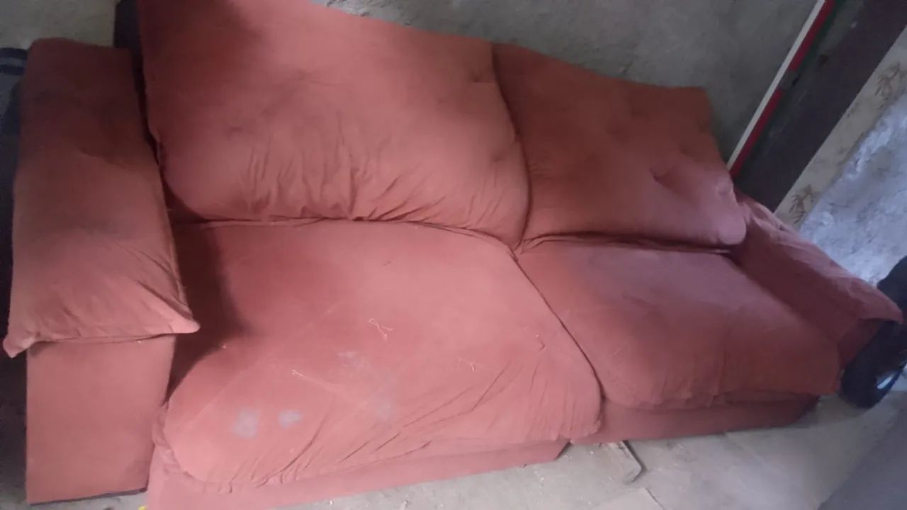 Vendo Sofá - Ótima Estrutura | Precisa de Lavagem