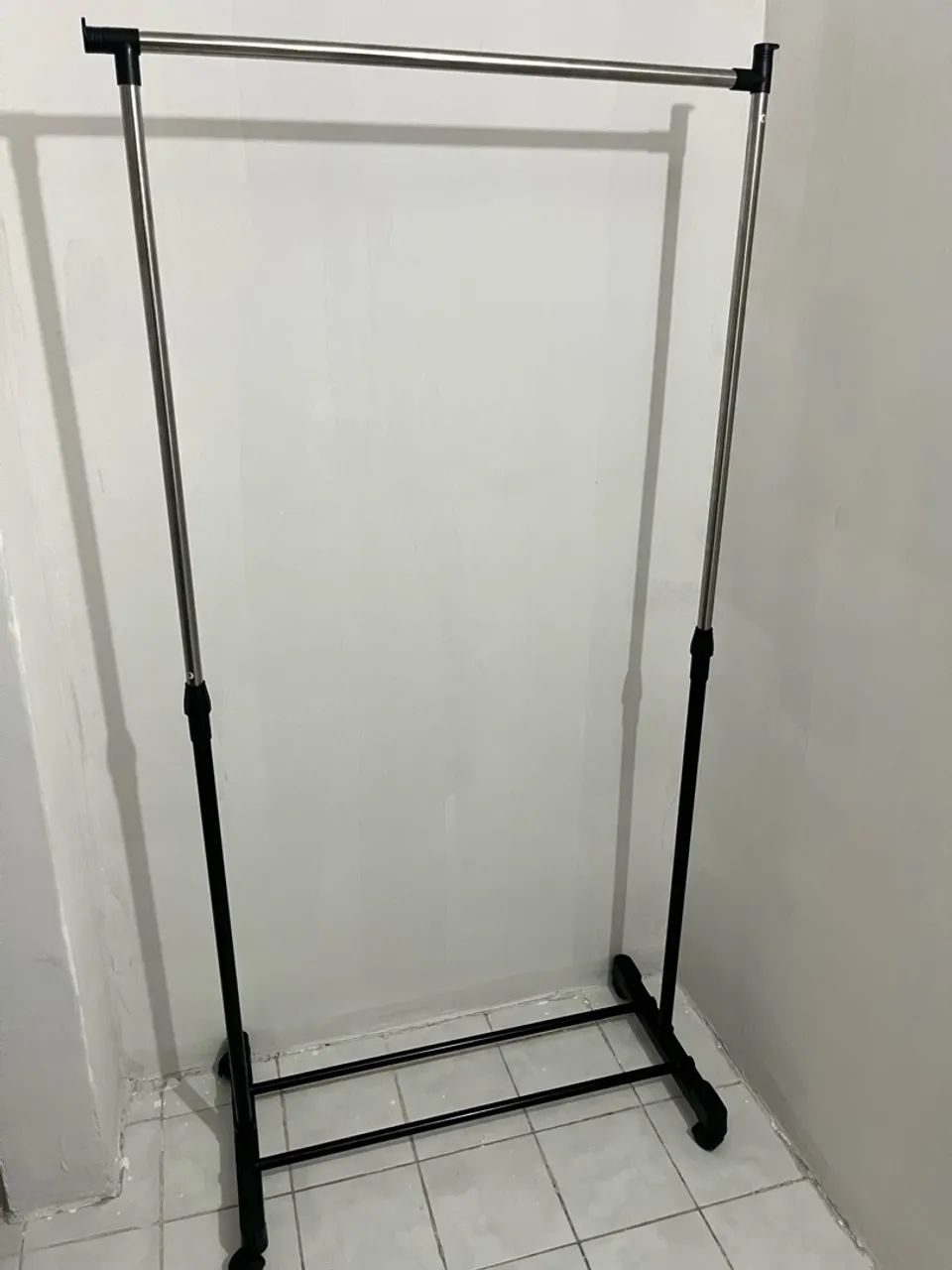 Arara para roupas Lacrada - Foto 2