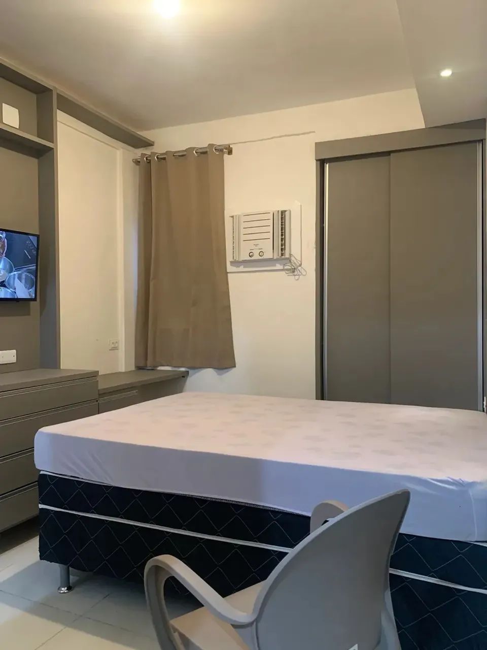 APT STUDIO c/ MOBÍLIA. 30m da Praia e 100m da FMO e do Shopping. RESERVE AGORA!