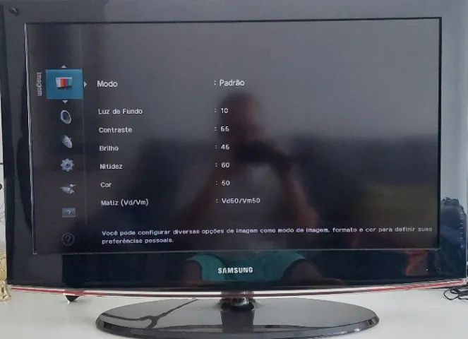A TV Samsung 32 Polegadas - não smart - com defeito.
