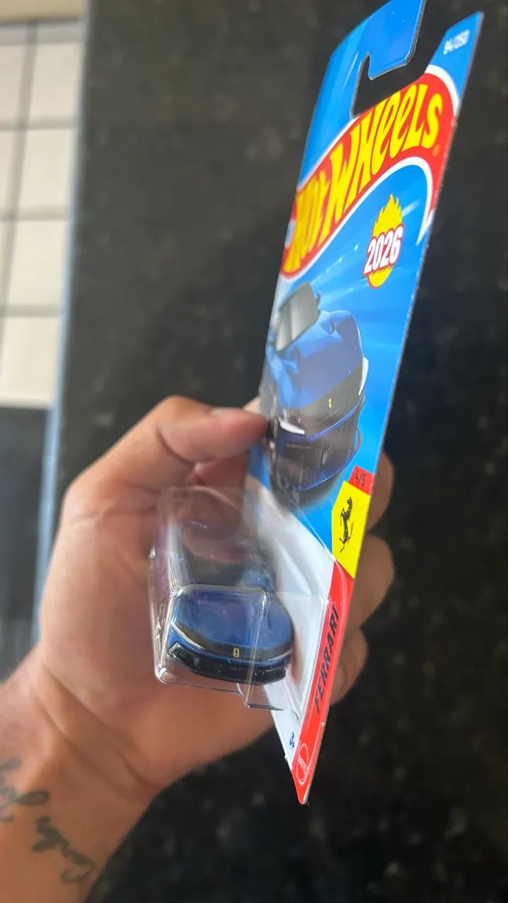 HotWheels Ferrari 12 Cilindri Azul - Foto 2