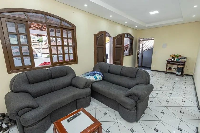 Casa à Venda - Heliópolis, 3 Quartos, 230 m2