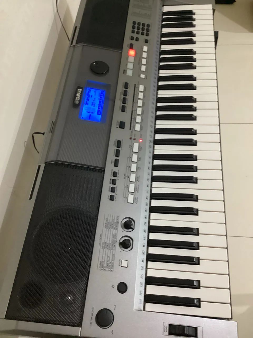 Teclado YAMAHA PSR E443 - Foto 2