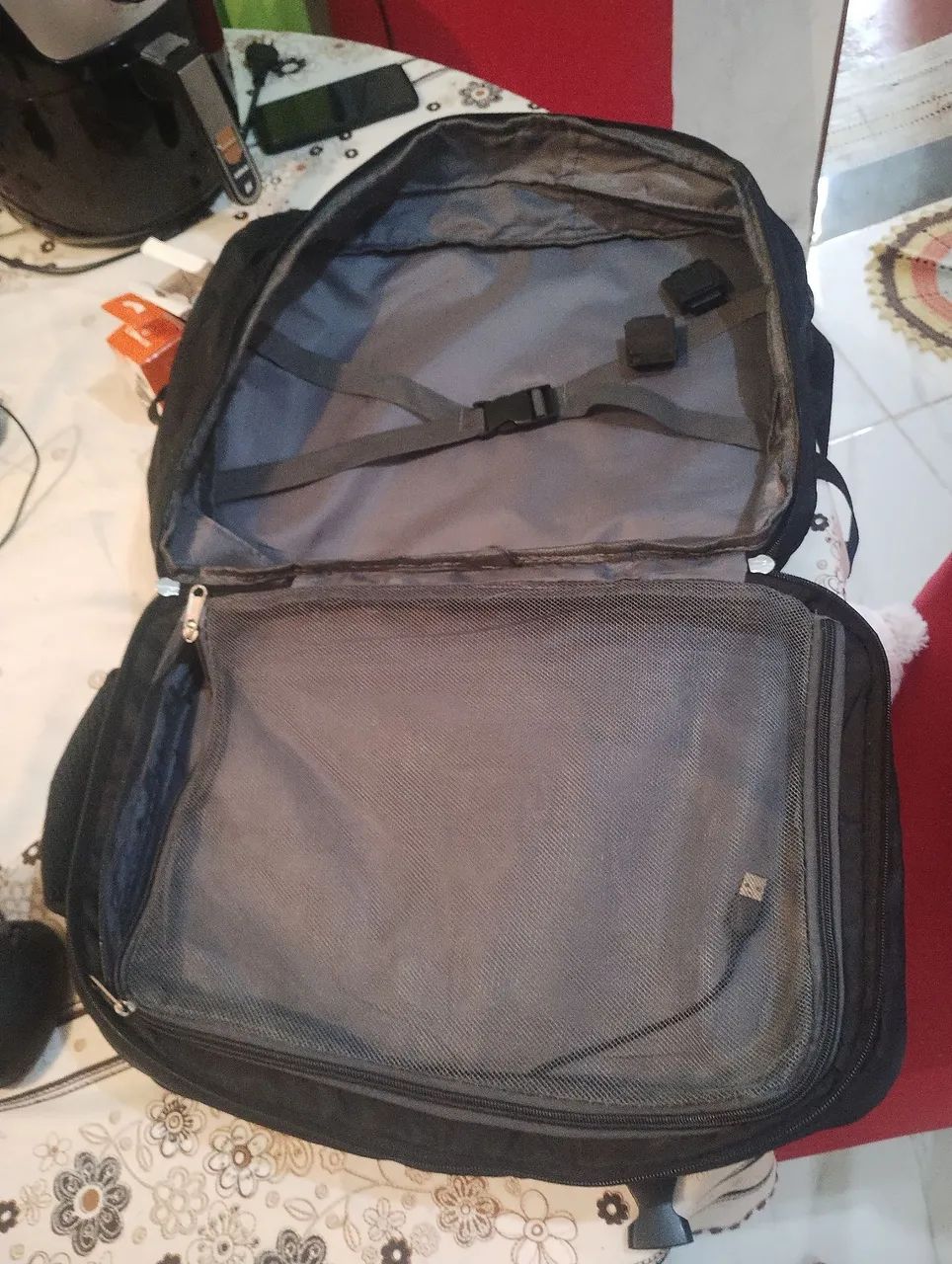 Mochila Executiva Para Notebook E Eletrônicos Com USB (Preta) - Foto 3