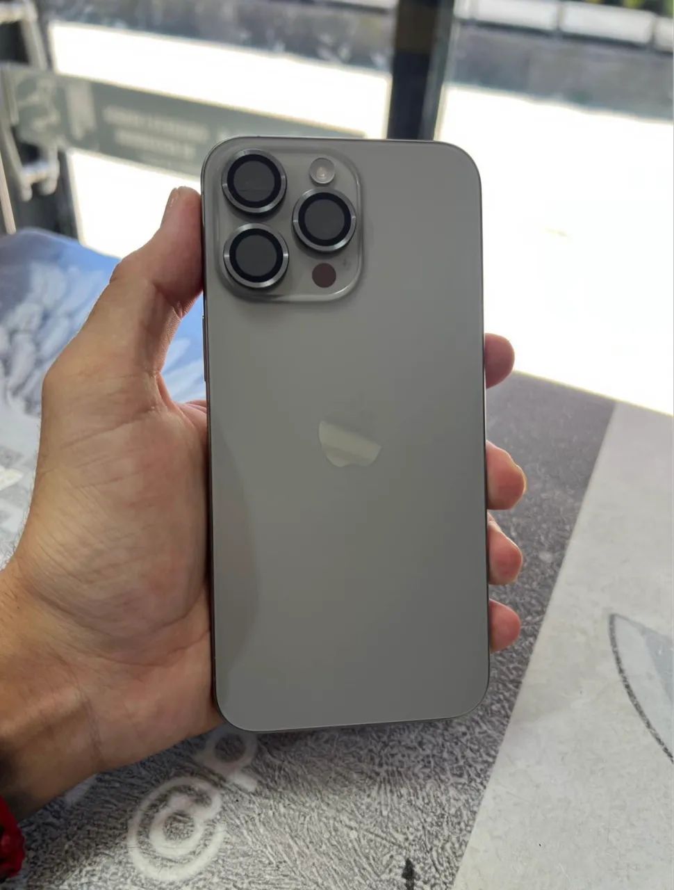 Vendo iPhone 15 pro Max 256gigas bateria 89% acompanha nota fiscal