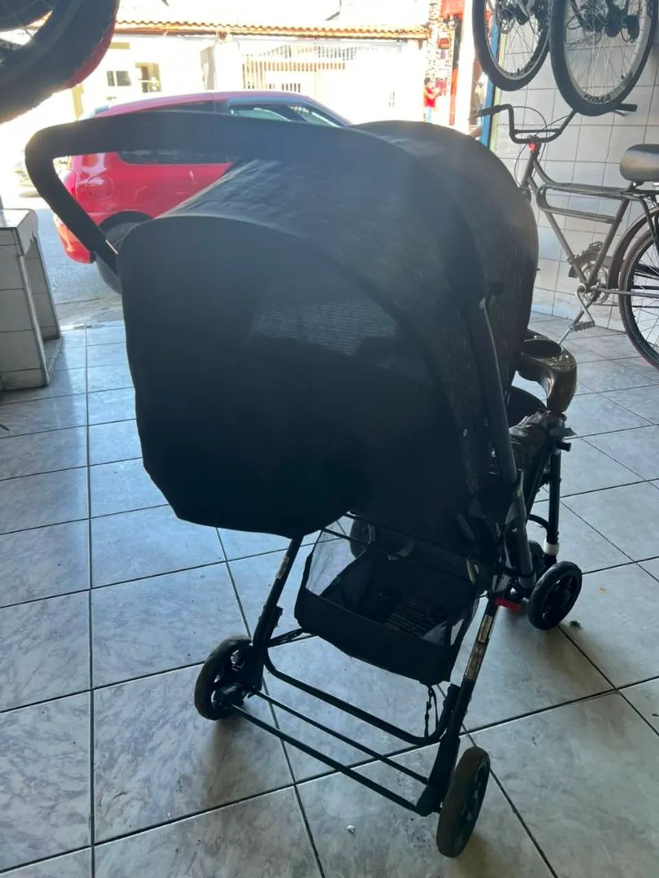 Carrinho de Bebê Cosco Reverse - Ótimo Estado - Foto 3