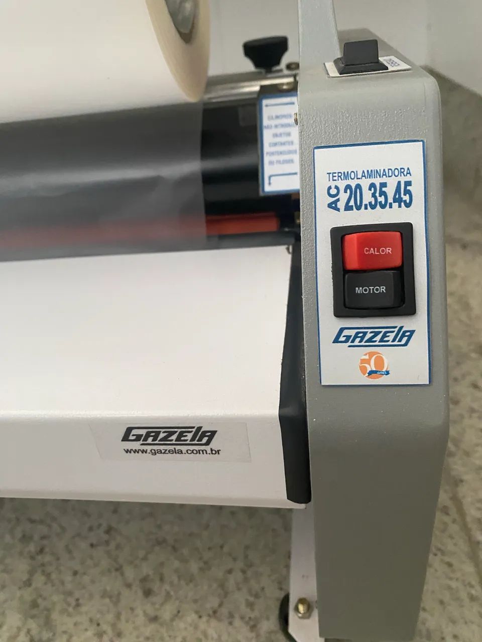 Termolaminadora Gazela AC 20.35.45 Bivolt + Rolo de Bopp - Foto 2