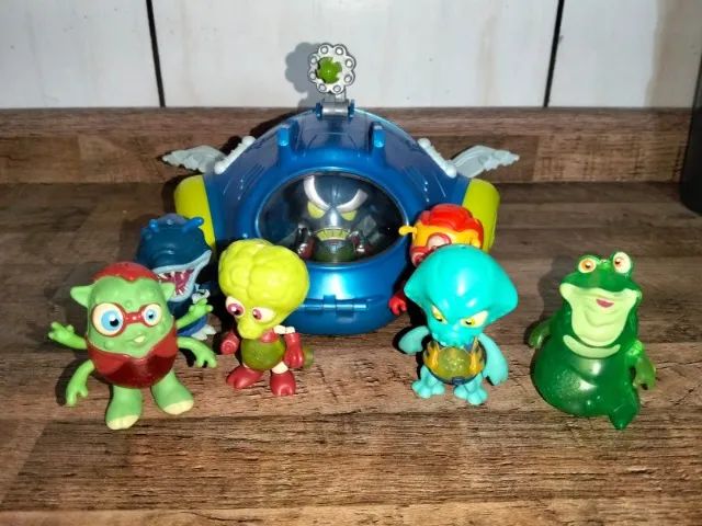 7 Bonecos Aliens com Nave Exogini - Foto 3