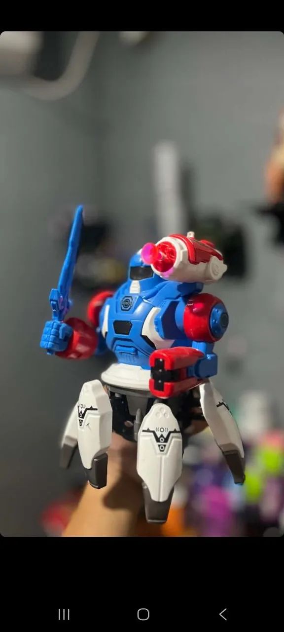 Robô de brinquedo 