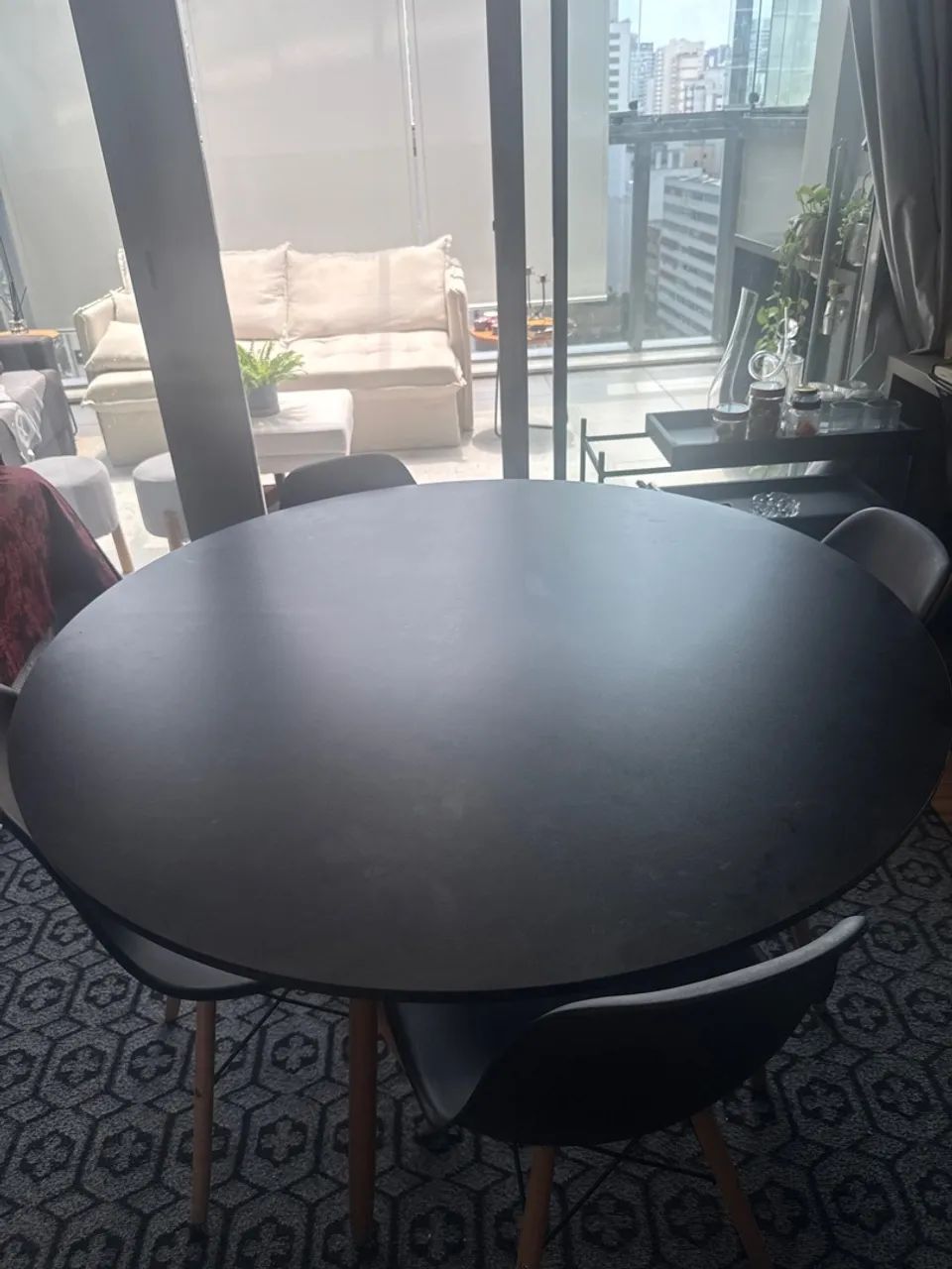 Mesa com 4 cadeiras 
