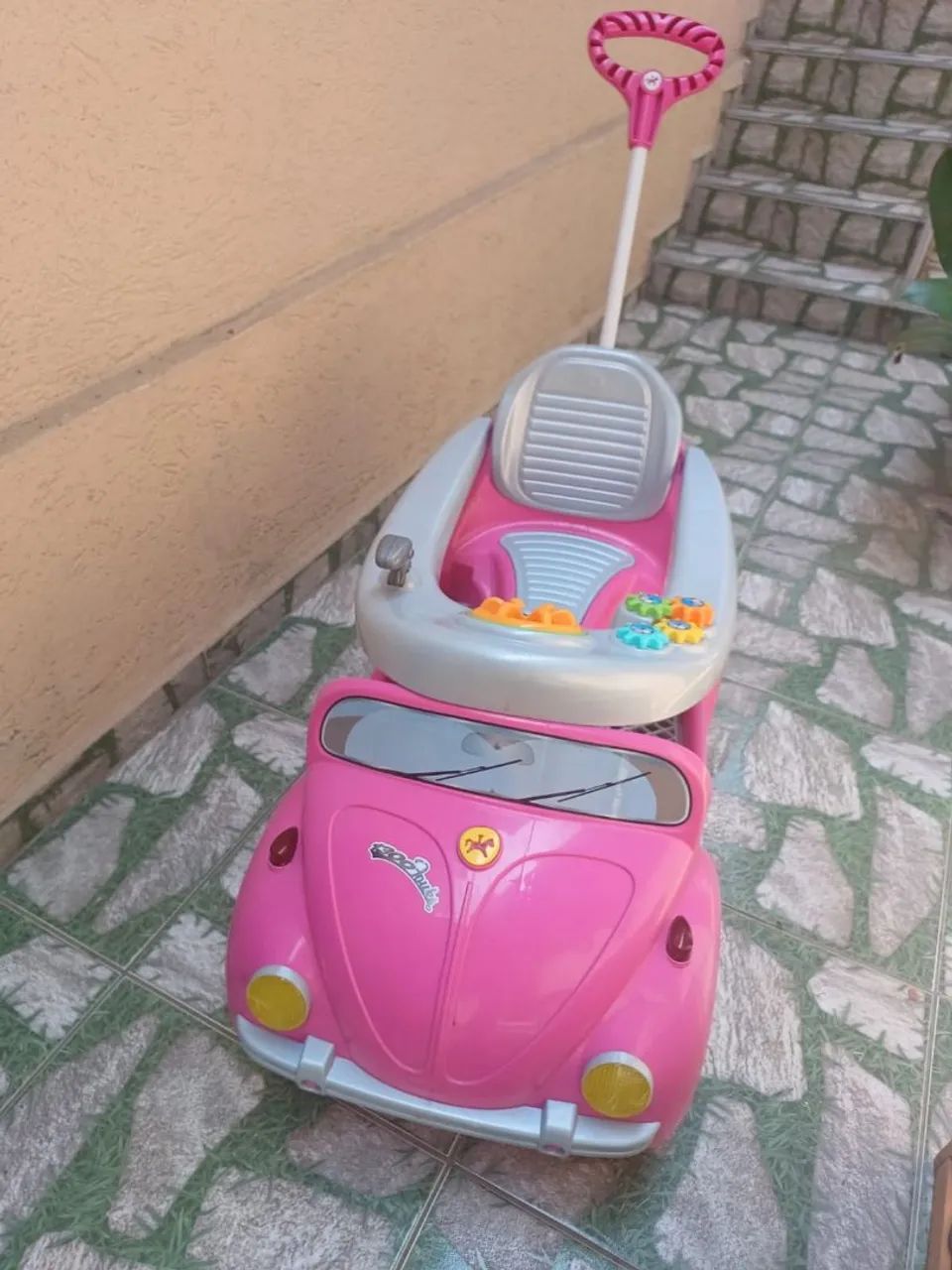 Carrinho de passeio fusca rosa