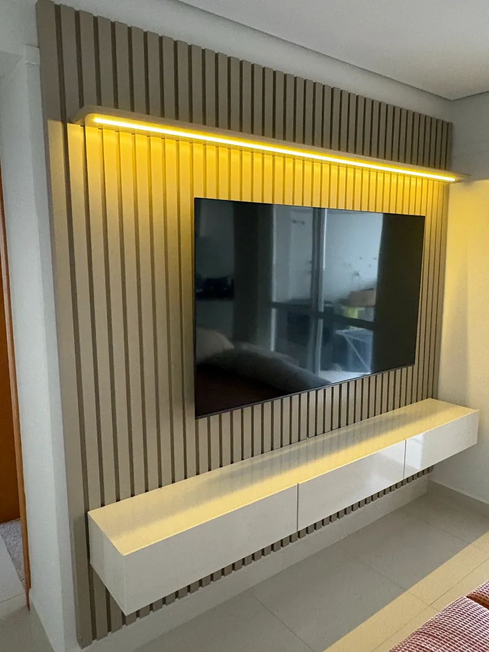Painel tv ripado com led - Foto 2