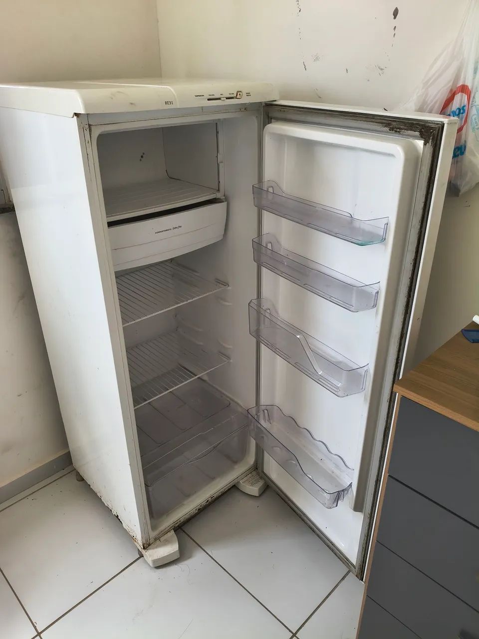 Geladeira Eletrolux 240L - Foto 2
