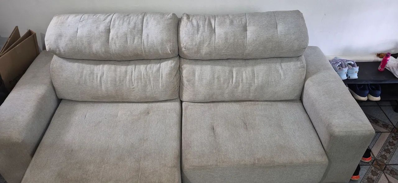 Vendo sofá retrátil seminovo. Reformado e higienizado.  - Foto 2