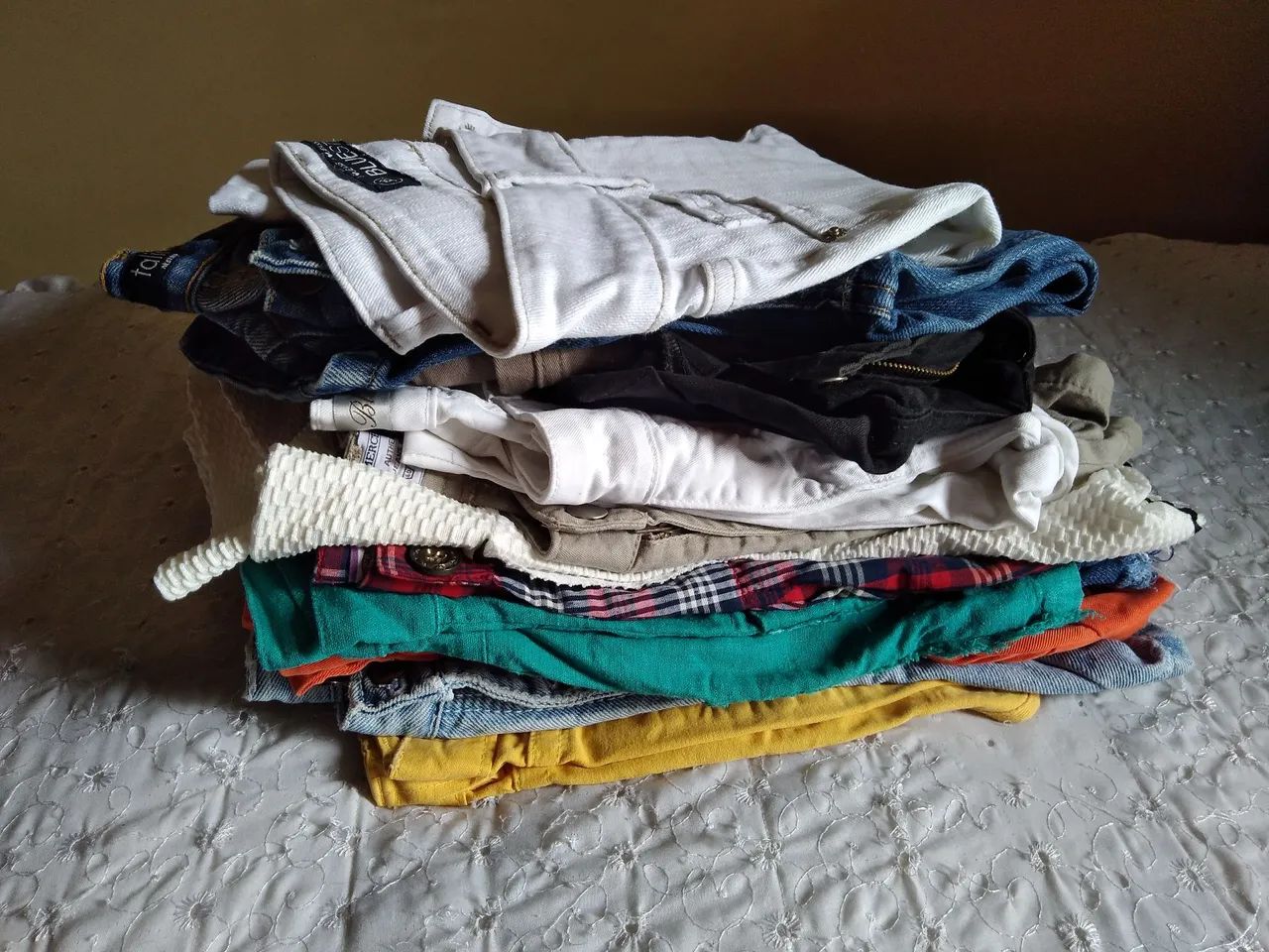 Lote de 13 peças femininas shorts e Bermudas  - Foto 2