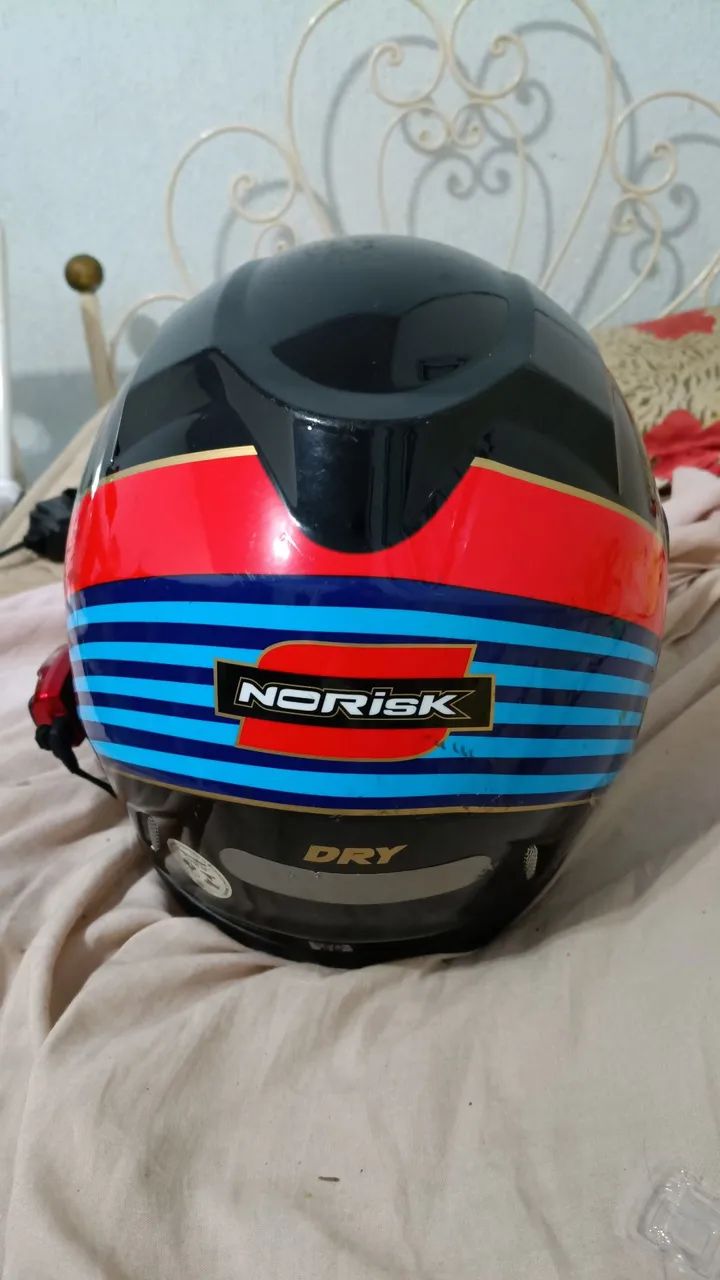 Vendo 4 capacetes, 2 com intercomunicador instalado (não vendo intercomunicador separado) - Foto 4