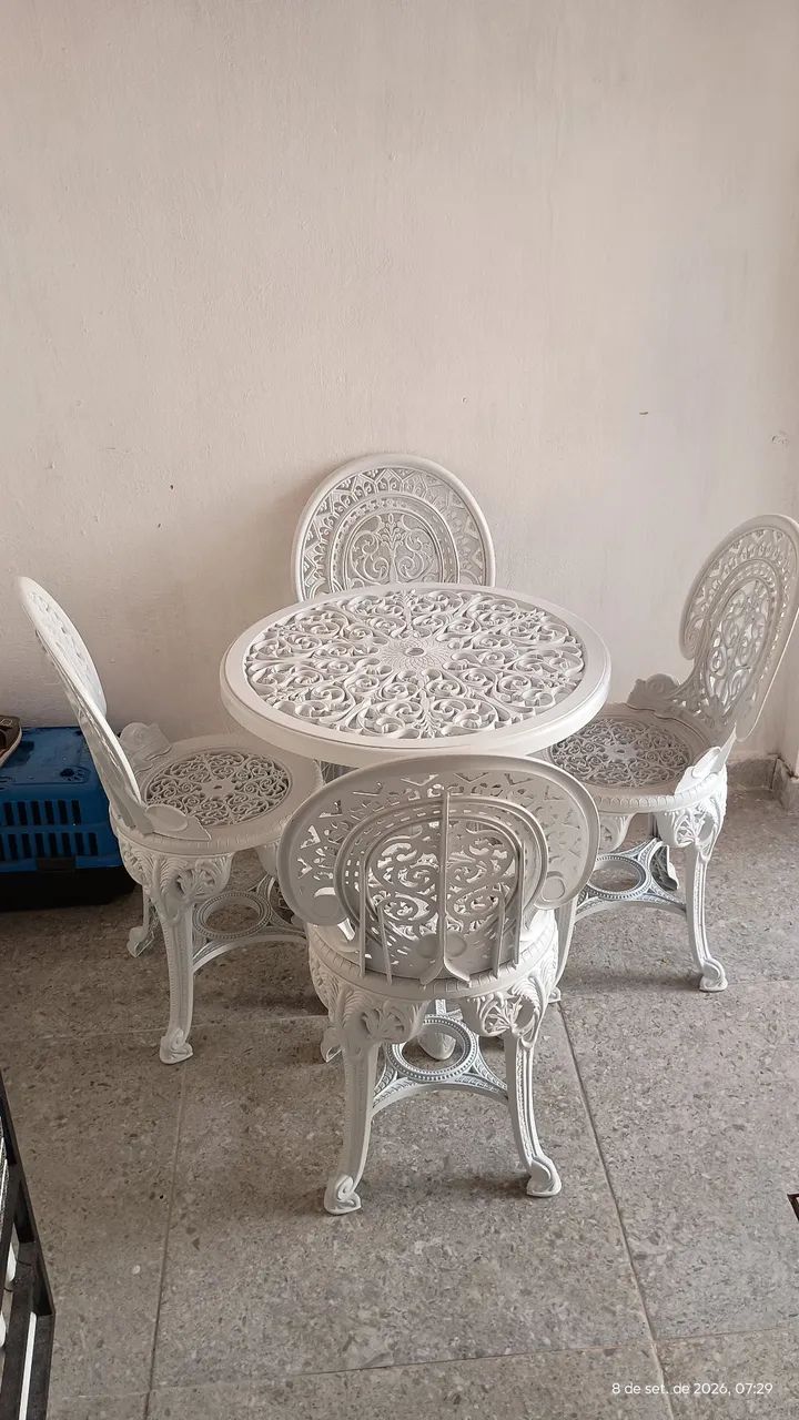 Mesa pra jardim em plástico 
