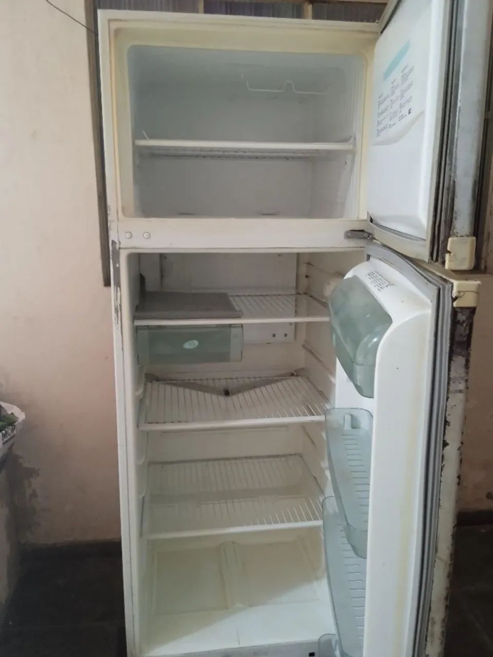 Geladeira Eletrolux super espaçosa  - Foto 4