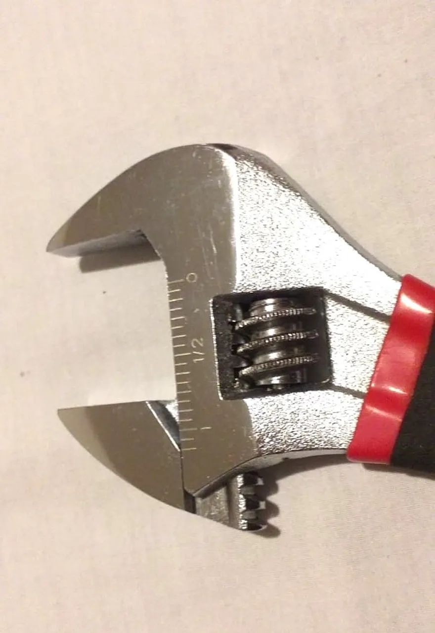 Chave Inglesa marca Shop Force. Nova, sem uso. Cromada com cabo emborrachado. 8 polegadas - Foto 4