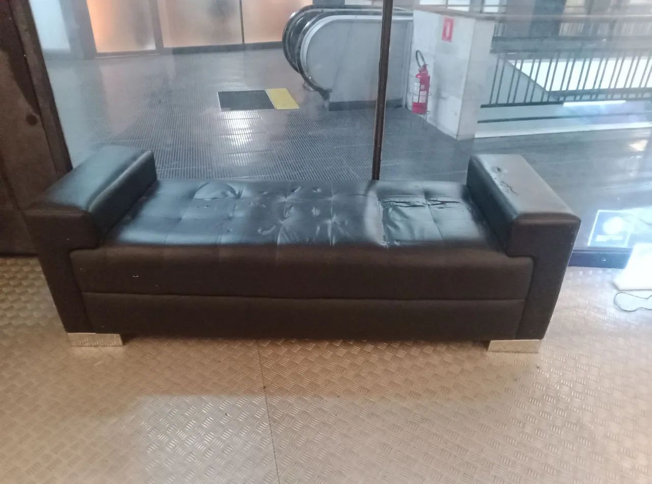 Sofá 3 Lugares Preto - Ideal para Reforma ou Revestimento