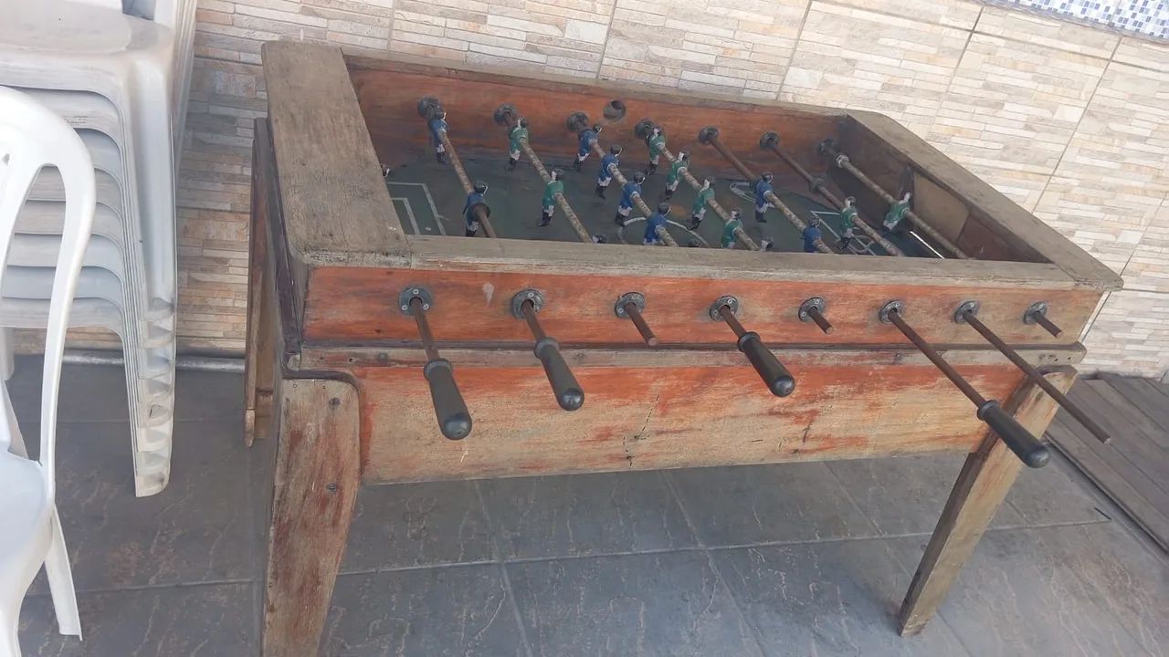Mesa de sinuca e mesa de totó 