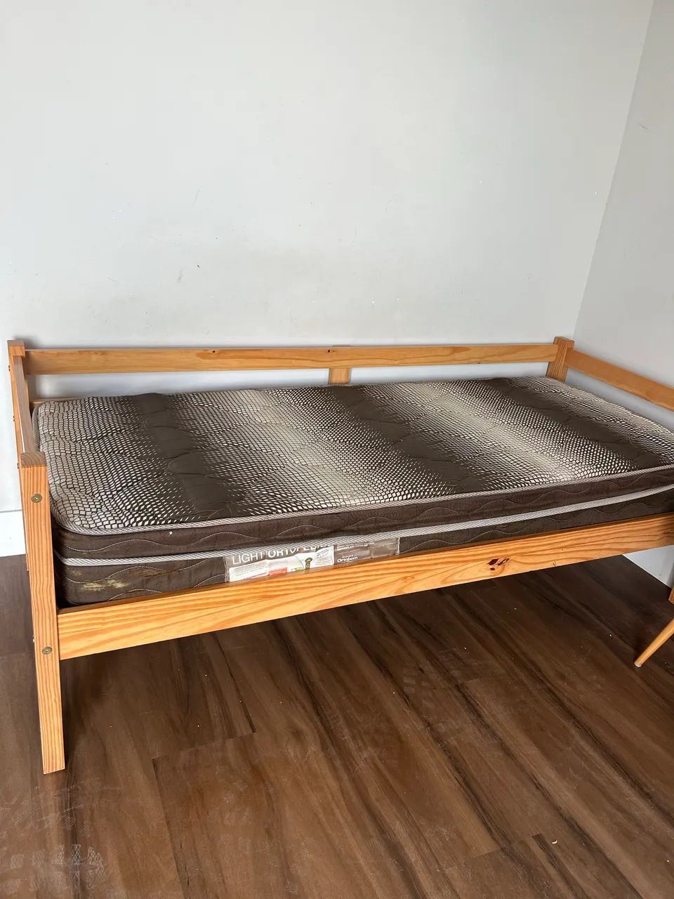 CAMA SOFÁ DE MADEIRA - Foto 5