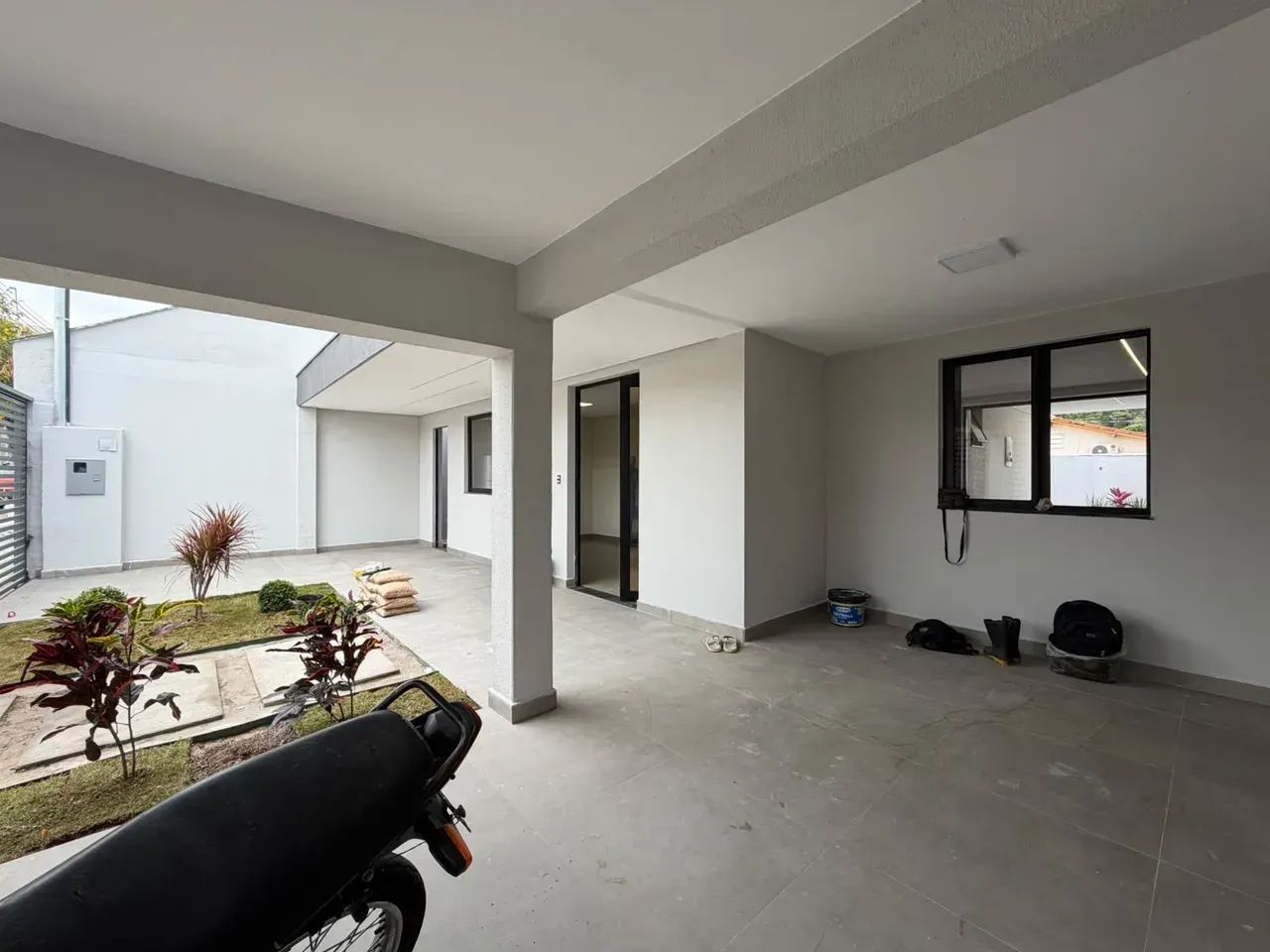 Casa linear com 3 quartos sendo1 suíte 2 banheiros 2 vagas - Foto 4