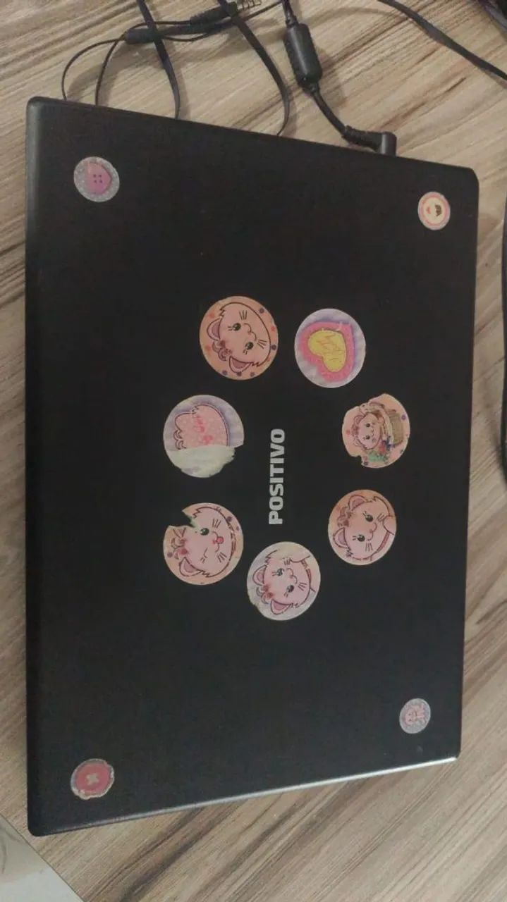 Notebook usado, funcionando, algumas teclas difíceis mas funciona bem.  - Foto 2